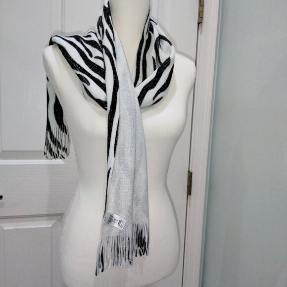 Talla Unica Zebra Print Winter Scarf and Matching Beanie - Picture 9 of 10